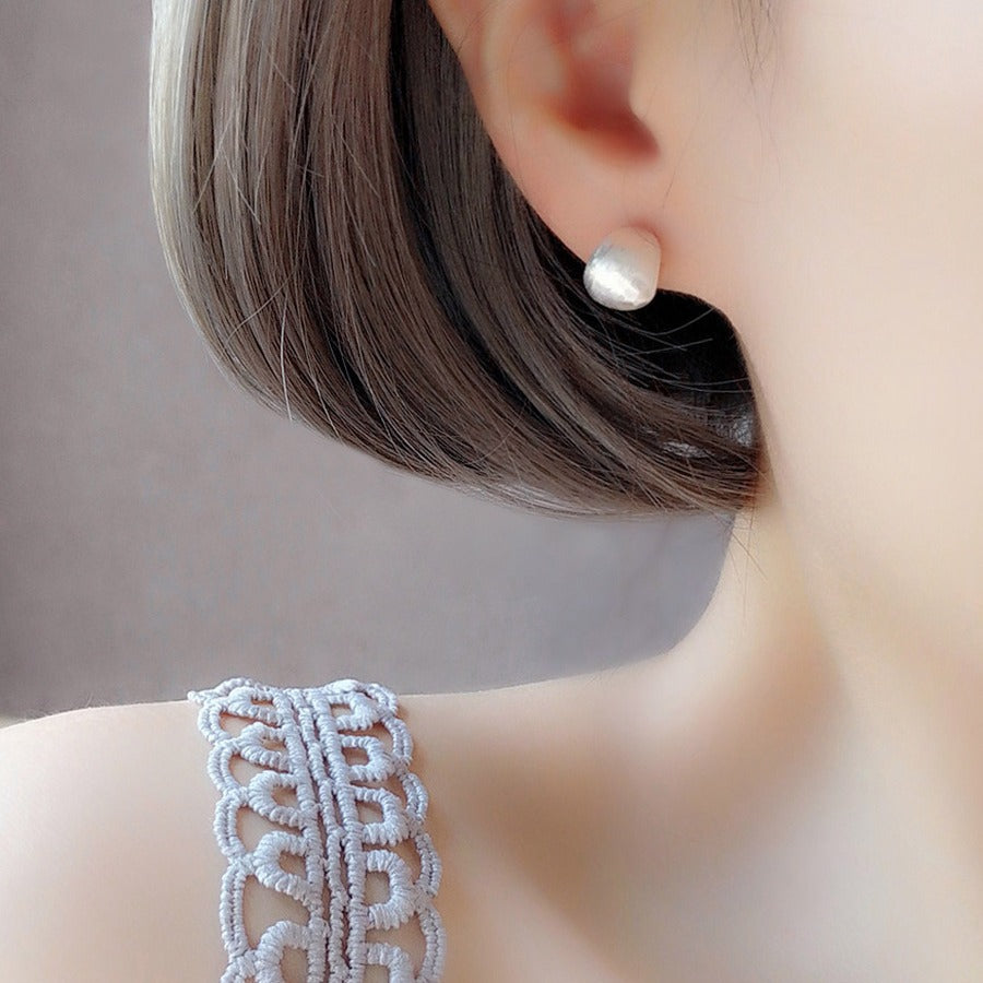 【062】S925純銀ピアス ブラッシュド仕上げ ~ショートカットの耳元を美しく~