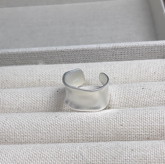 【005】マットシルバー オープンリング レディース ミニマルデザイン