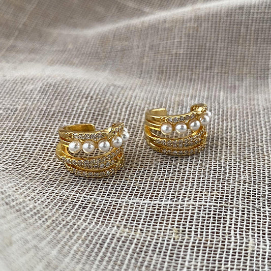 【057】【片耳用】重ね付け可能 パールイヤーカフ ～耳骨に光る上品なアクセント～