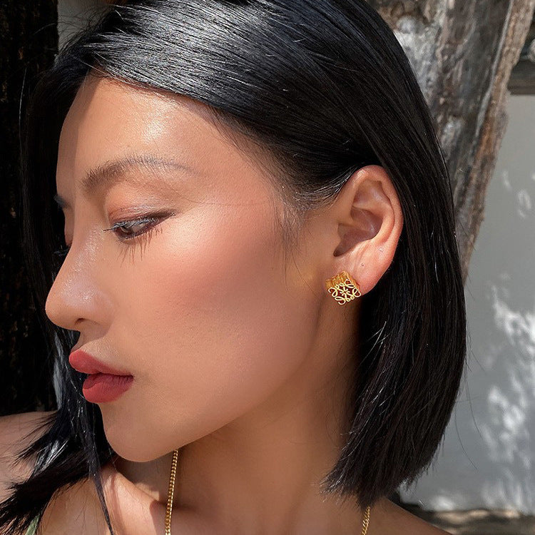 【欧米発】厚みのあるソリッドピアス ～ゴールドメッキの高級感と重厚感～