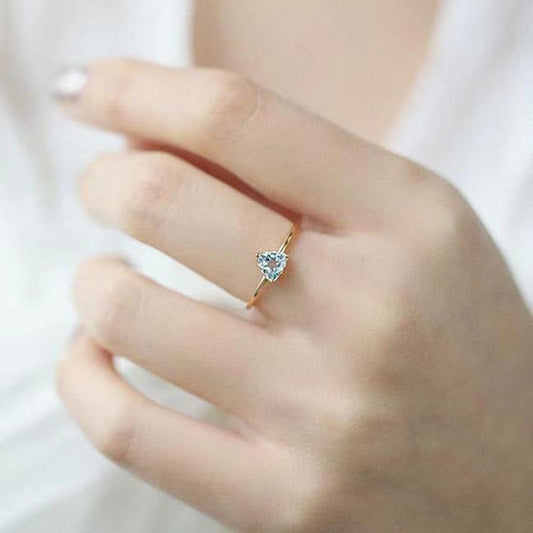 【029】新作 トパーズ風 トライアングルカット スカイブルーダイヤ 指輪 サイズ調整可能