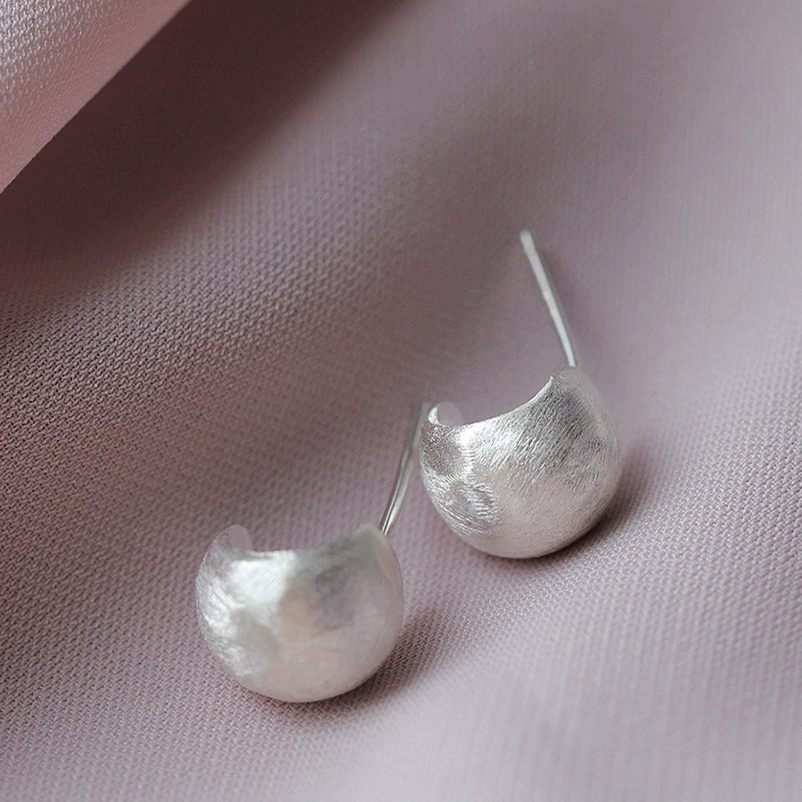 【062】S925純銀ピアス ブラッシュド仕上げ ～ショートカットの耳元を美しく～